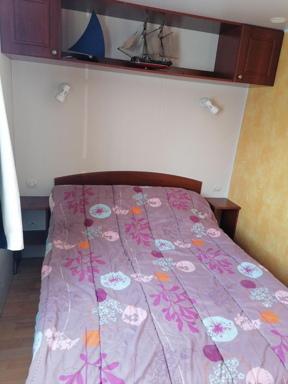 Mobil-Home Dans Camping Municipal Kermaria-Sulard Exteriér fotografie